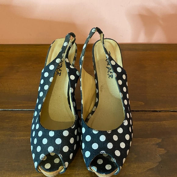 Polka dotted slip on heels - Picture 3 of 3